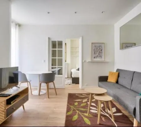 Elegant And Chic - Near Sights Parigi